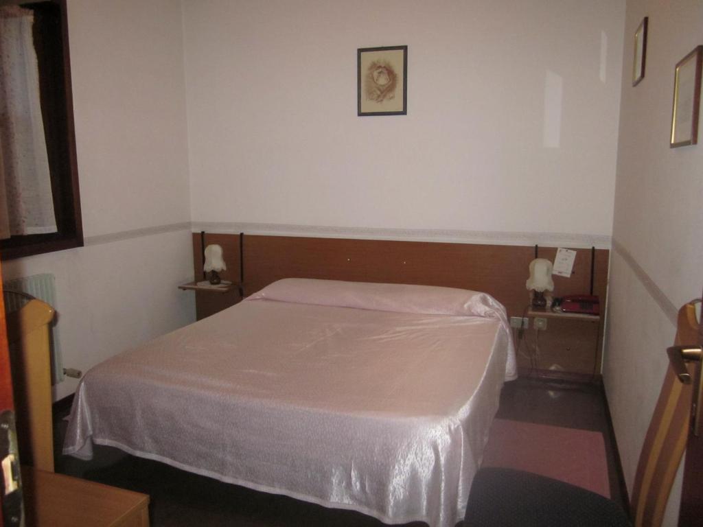 Albergo Leon Bianco Moggio Udinese Bilik gambar