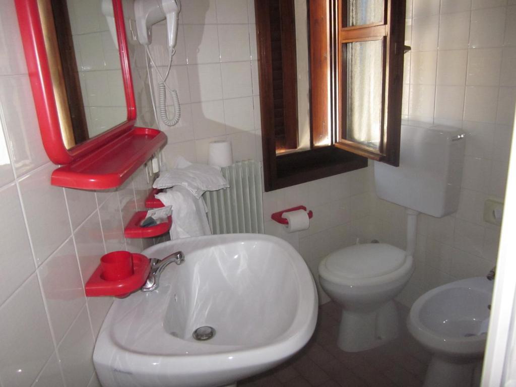 Albergo Leon Bianco Moggio Udinese Bilik gambar